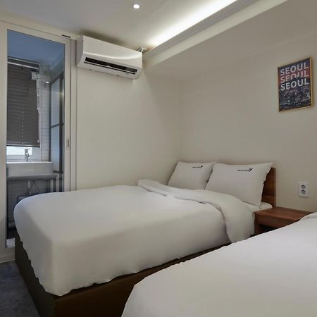 Eight Rest Hostel Myeongdong Seoul Bagian luar foto