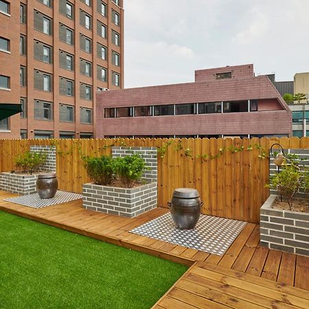 Eight Rest Hostel Myeongdong Seoul Bagian luar foto