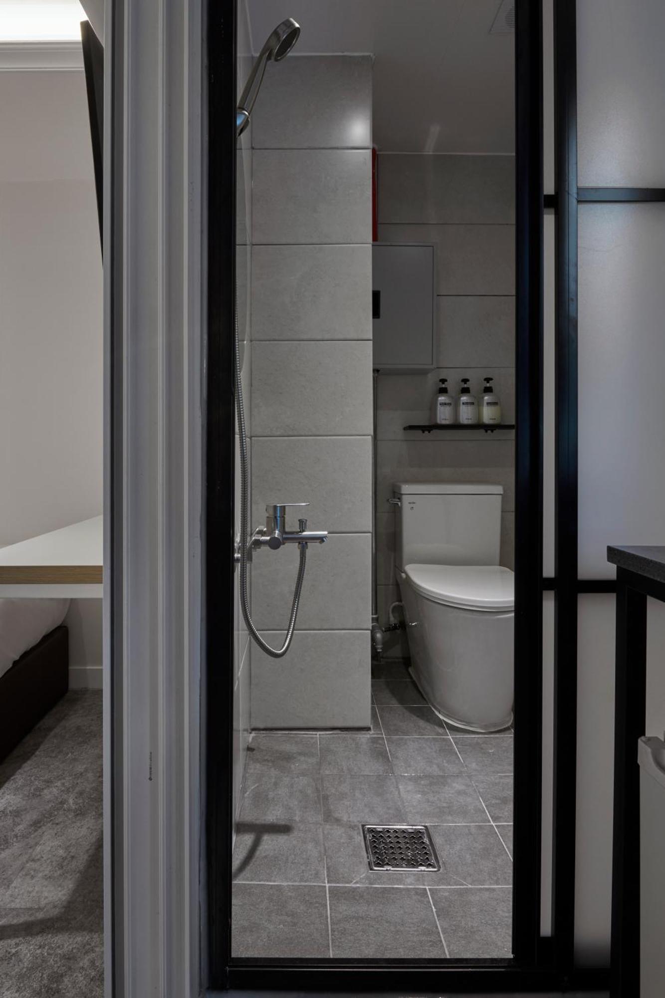 Eight Rest Hostel Myeongdong Seoul Bagian luar foto