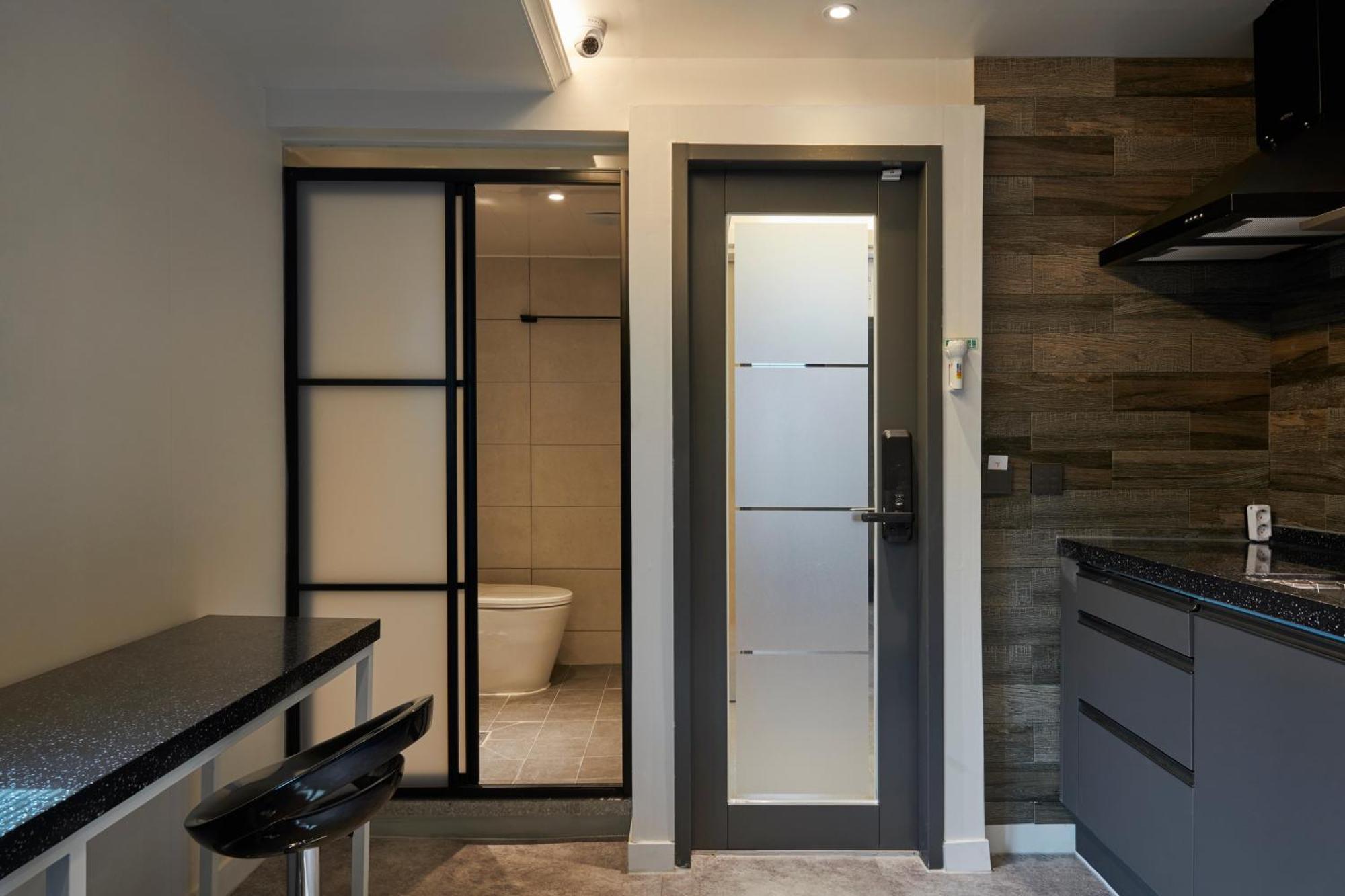 Eight Rest Hostel Myeongdong Seoul Bagian luar foto