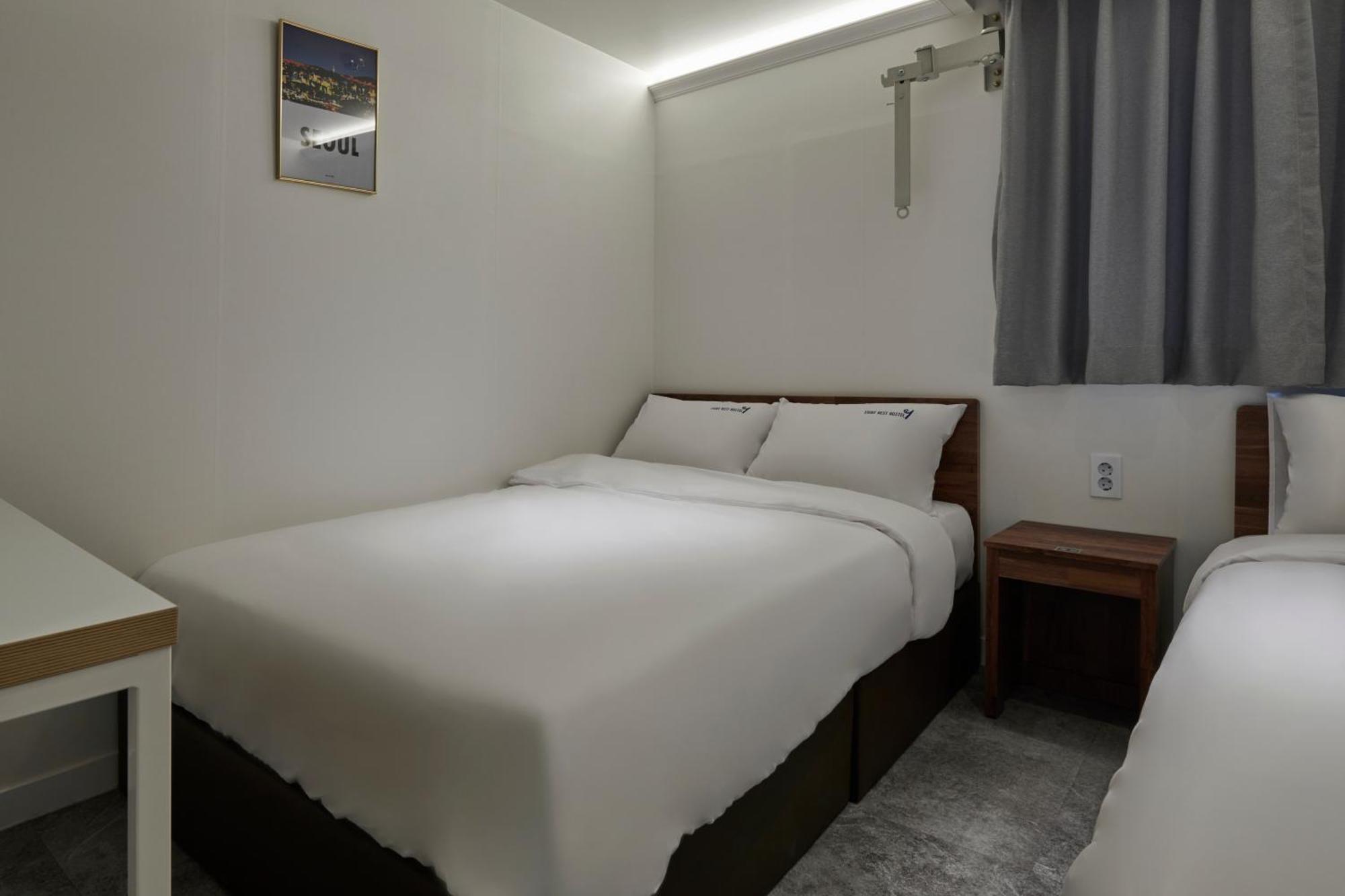 Eight Rest Hostel Myeongdong Seoul Bagian luar foto