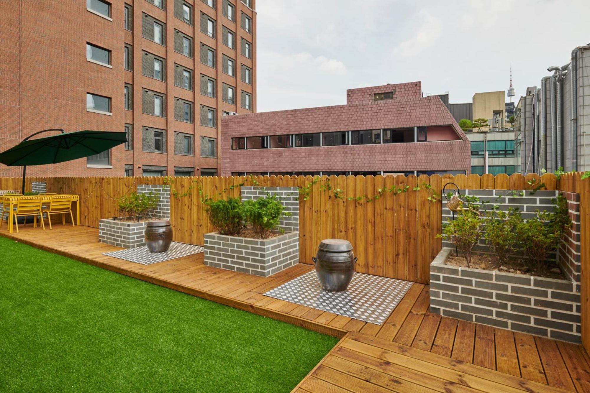 Eight Rest Hostel Myeongdong Seoul Bagian luar foto
