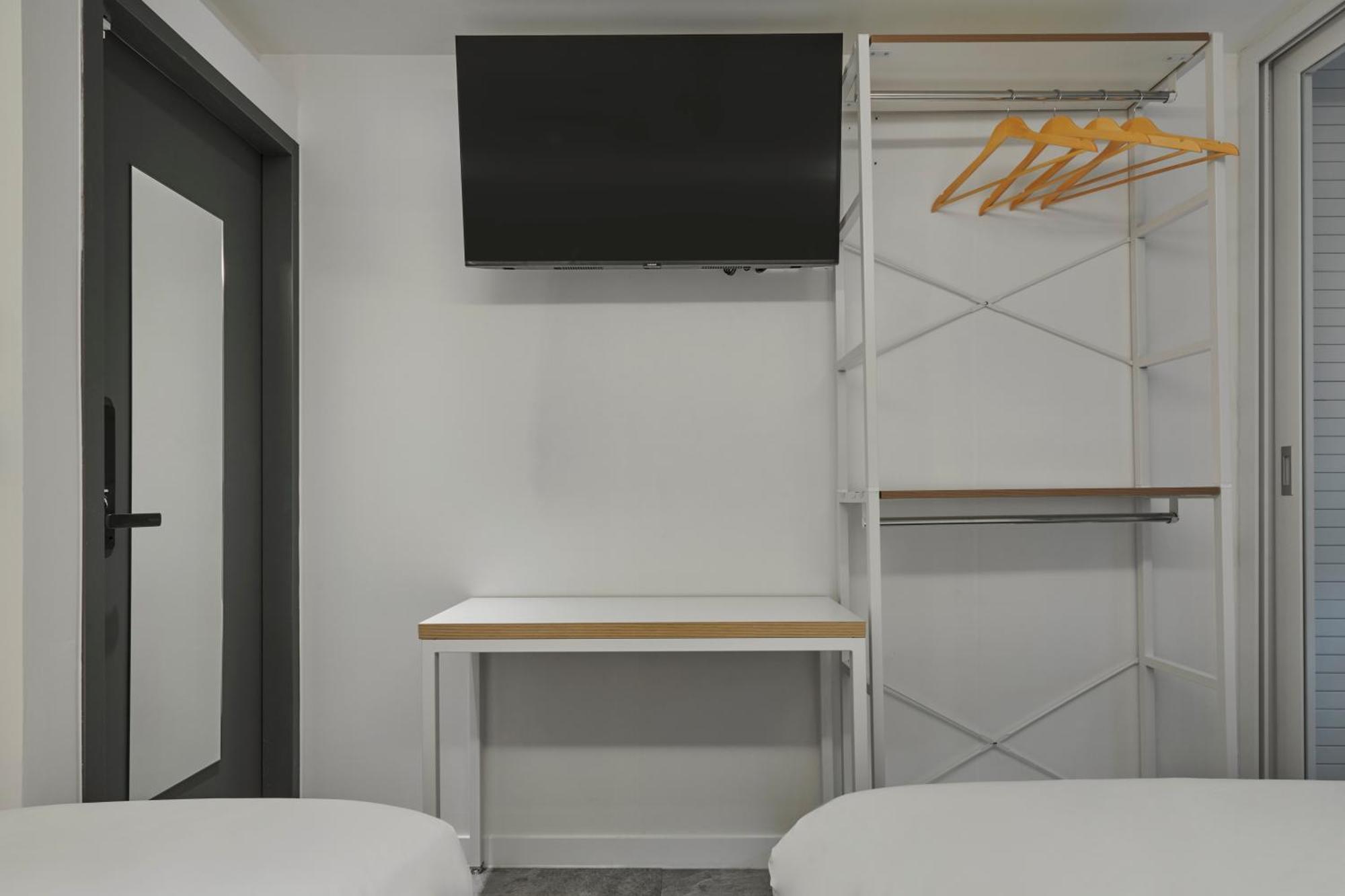 Eight Rest Hostel Myeongdong Seoul Bagian luar foto