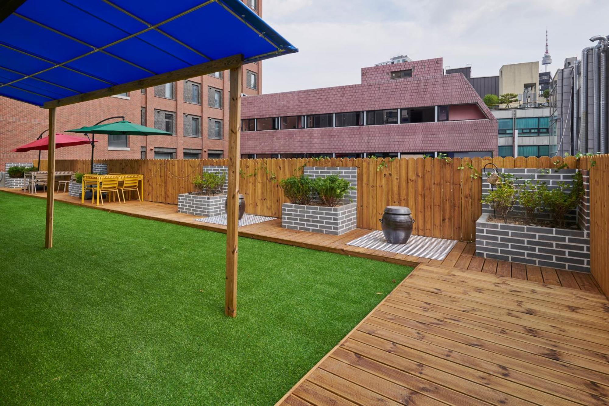 Eight Rest Hostel Myeongdong Seoul Bagian luar foto