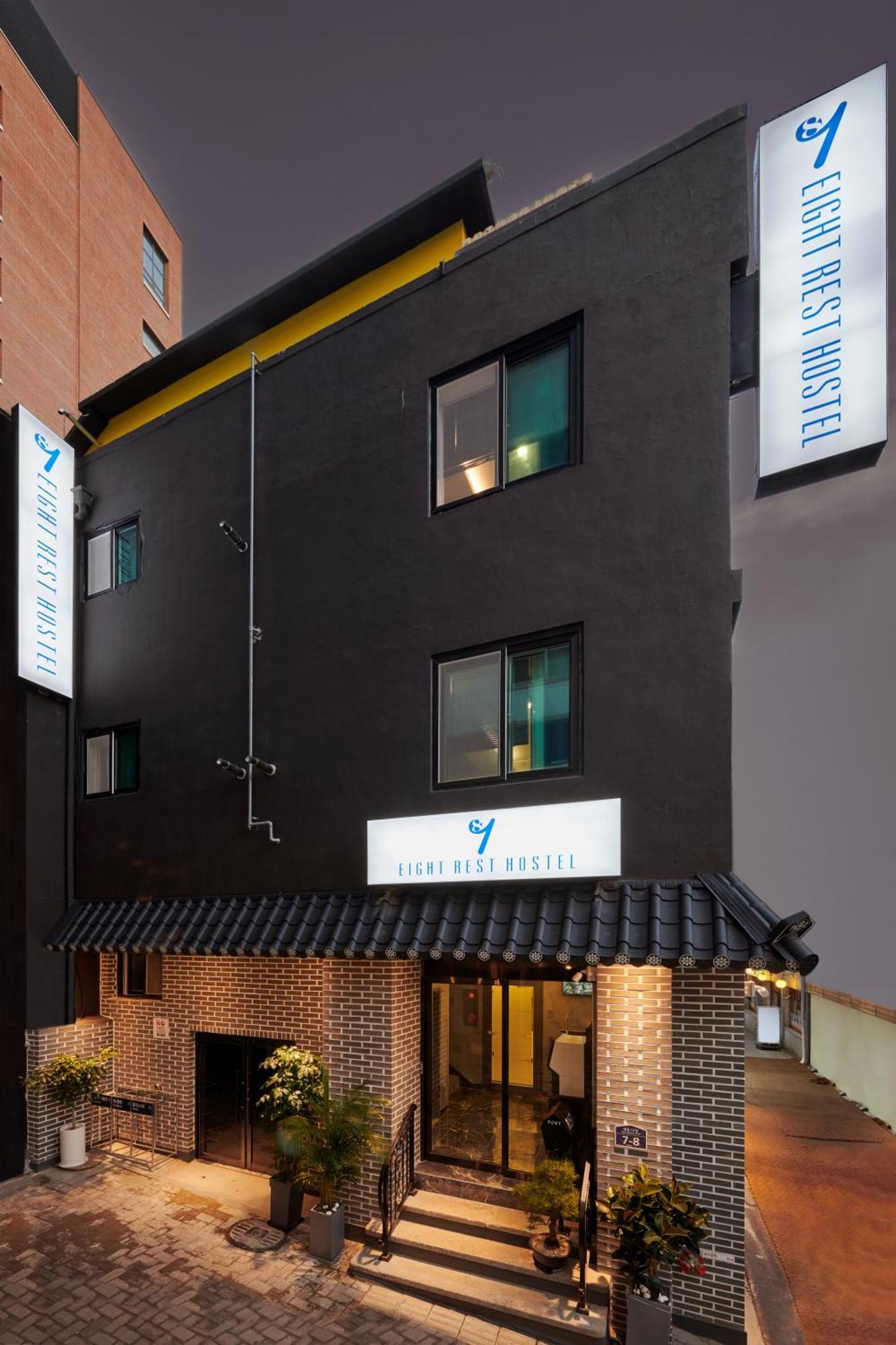Eight Rest Hostel Myeongdong Seoul Bagian luar foto
