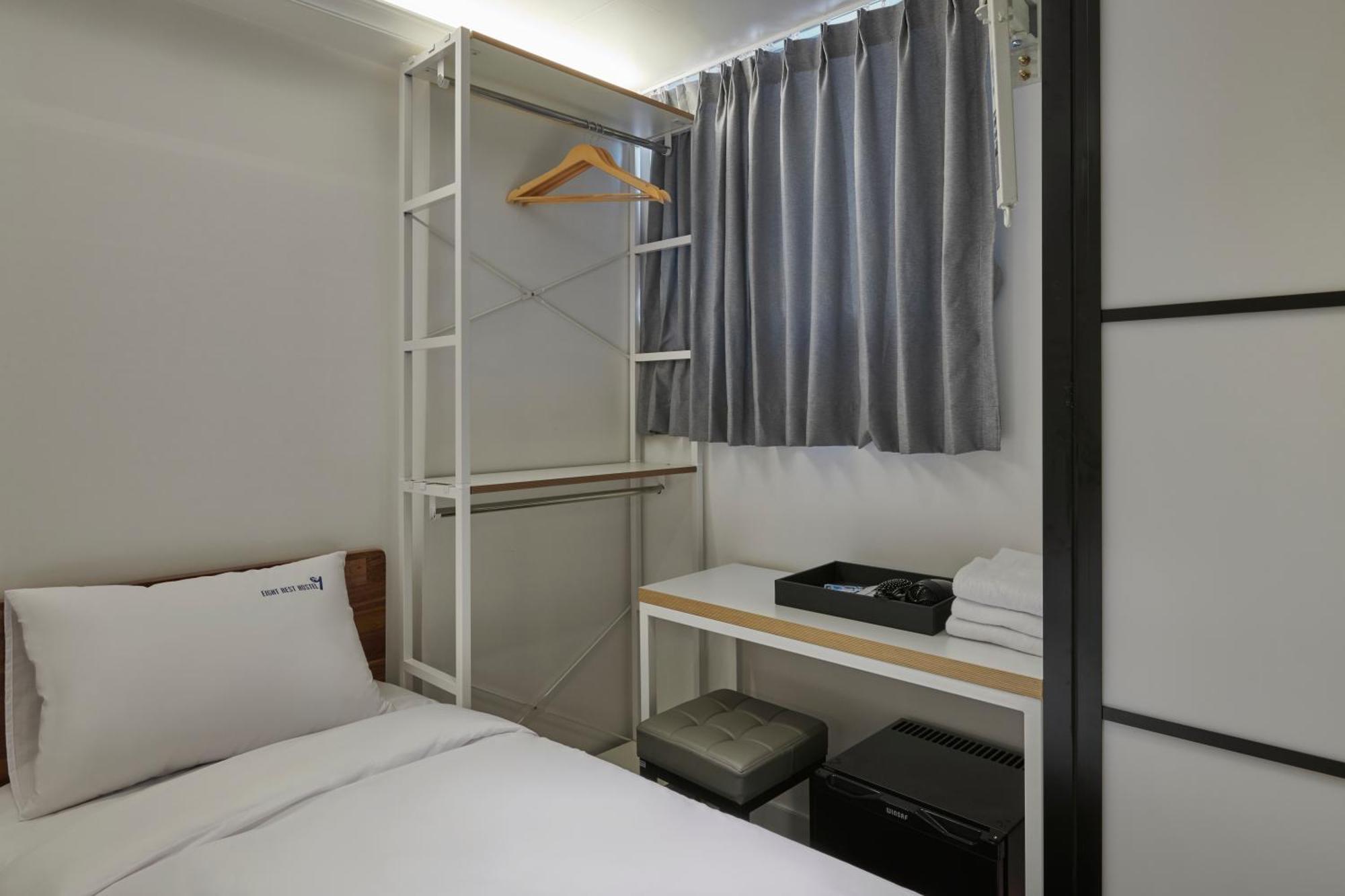 Eight Rest Hostel Myeongdong Seoul Bagian luar foto