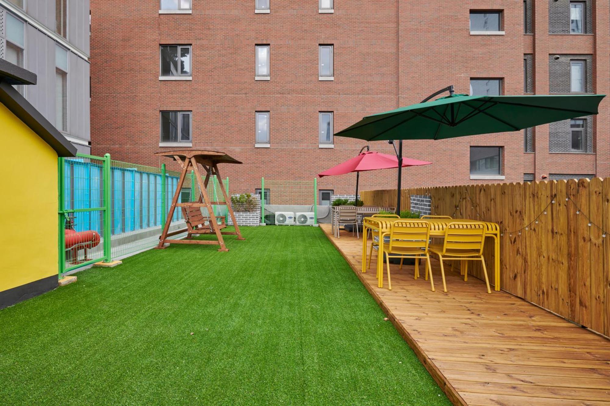 Eight Rest Hostel Myeongdong Seoul Bagian luar foto